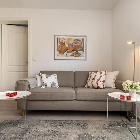 Wellengefluester Apartment